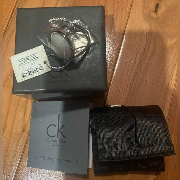 NWT Calvin Klein Loop stainless steel Size 8 Ring - Picture 4 of 4